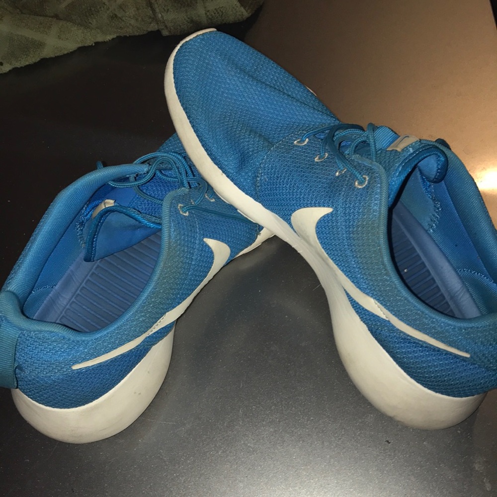 Blue rosche runs!! Size 12!! Barely used!
